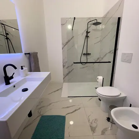 Orvieto: Spacious 3br 3ba With Balcony & Patio Appartamento *