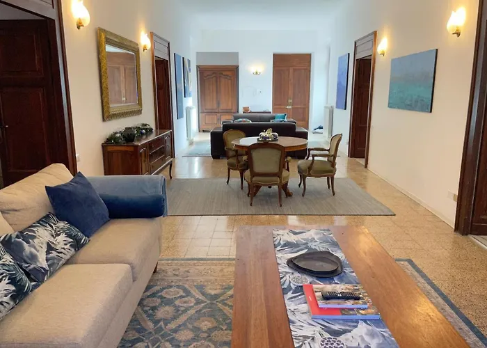 Orvieto: Spacious 3br 3ba With Balcony & Patio オルヴィエート