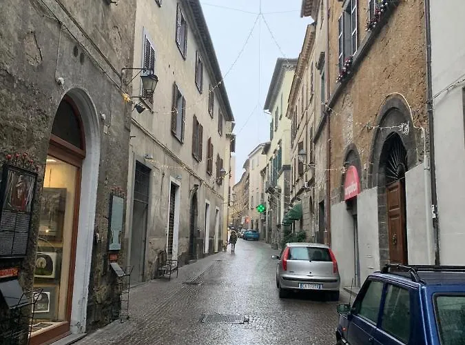 Orvieto: Spacious 3br 3ba With Balcony & Patio アパート