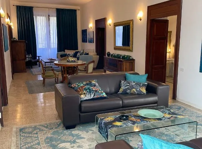 Orvieto: Spacious 3br 3ba With Balcony & Patio * オルヴィエート