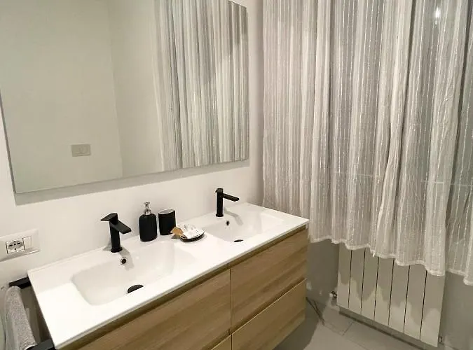 Orvieto: Spacious 3br 3ba With Balcony & Patio アパート